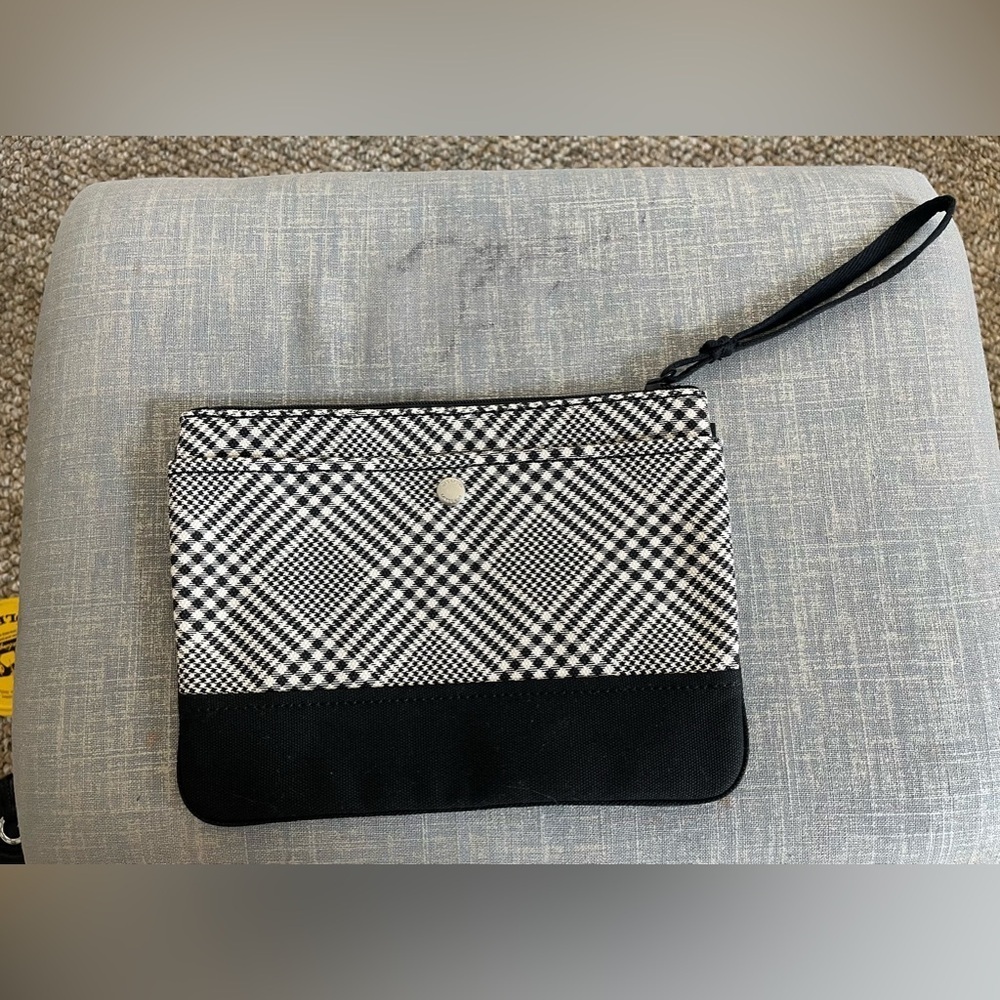 Lands’ End Black and White Houndstooth Wristlet Clutch Zipper Button accent EUC